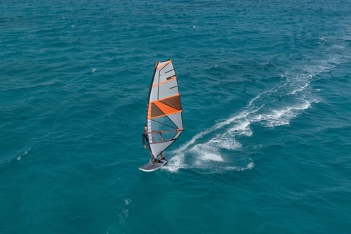 Windsurfing RRD na vodě
