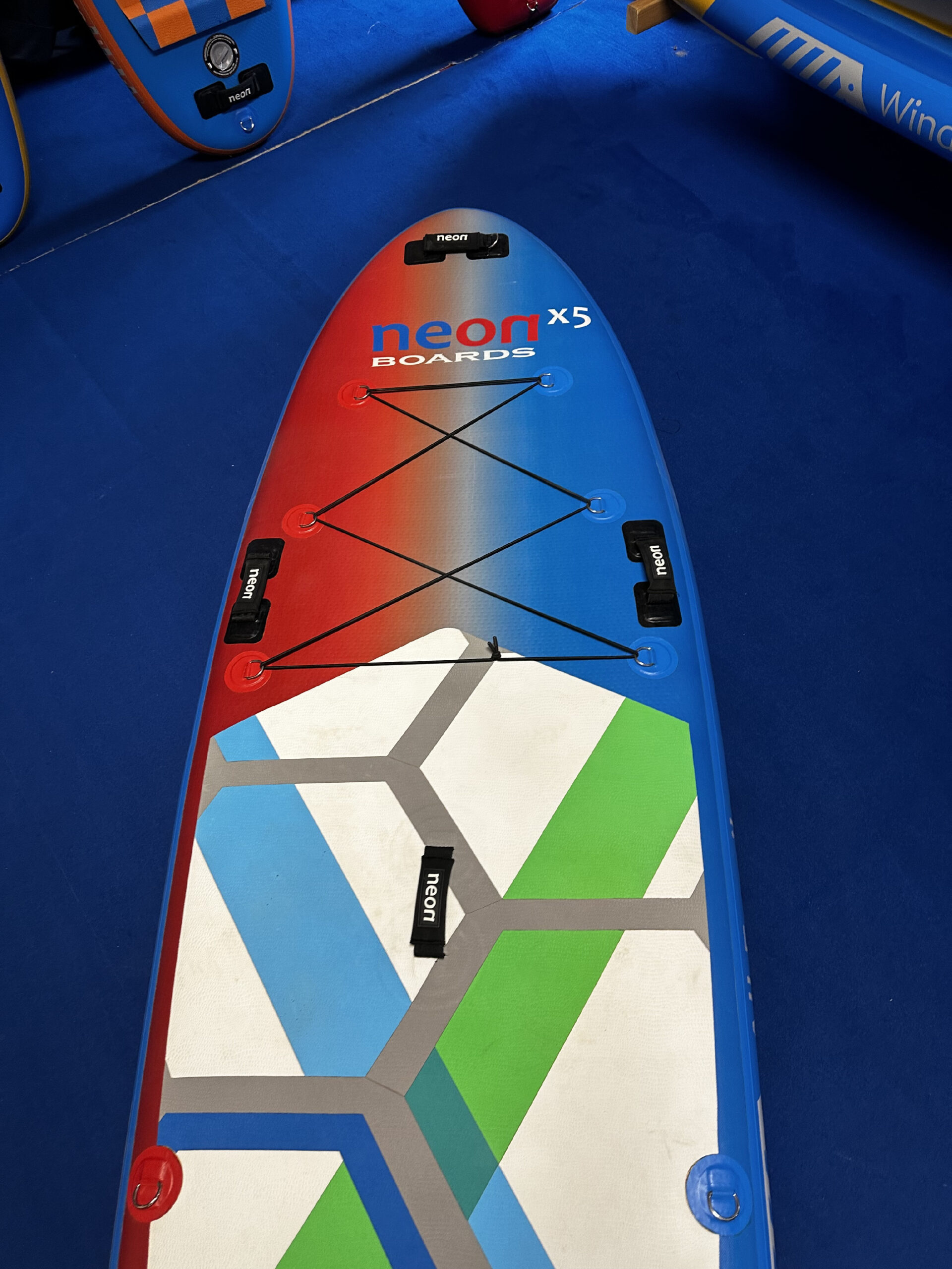 Použitý nafukovací paddleboard Neon X5 All Family 10’4″x34″x6″ - Obrázek 3