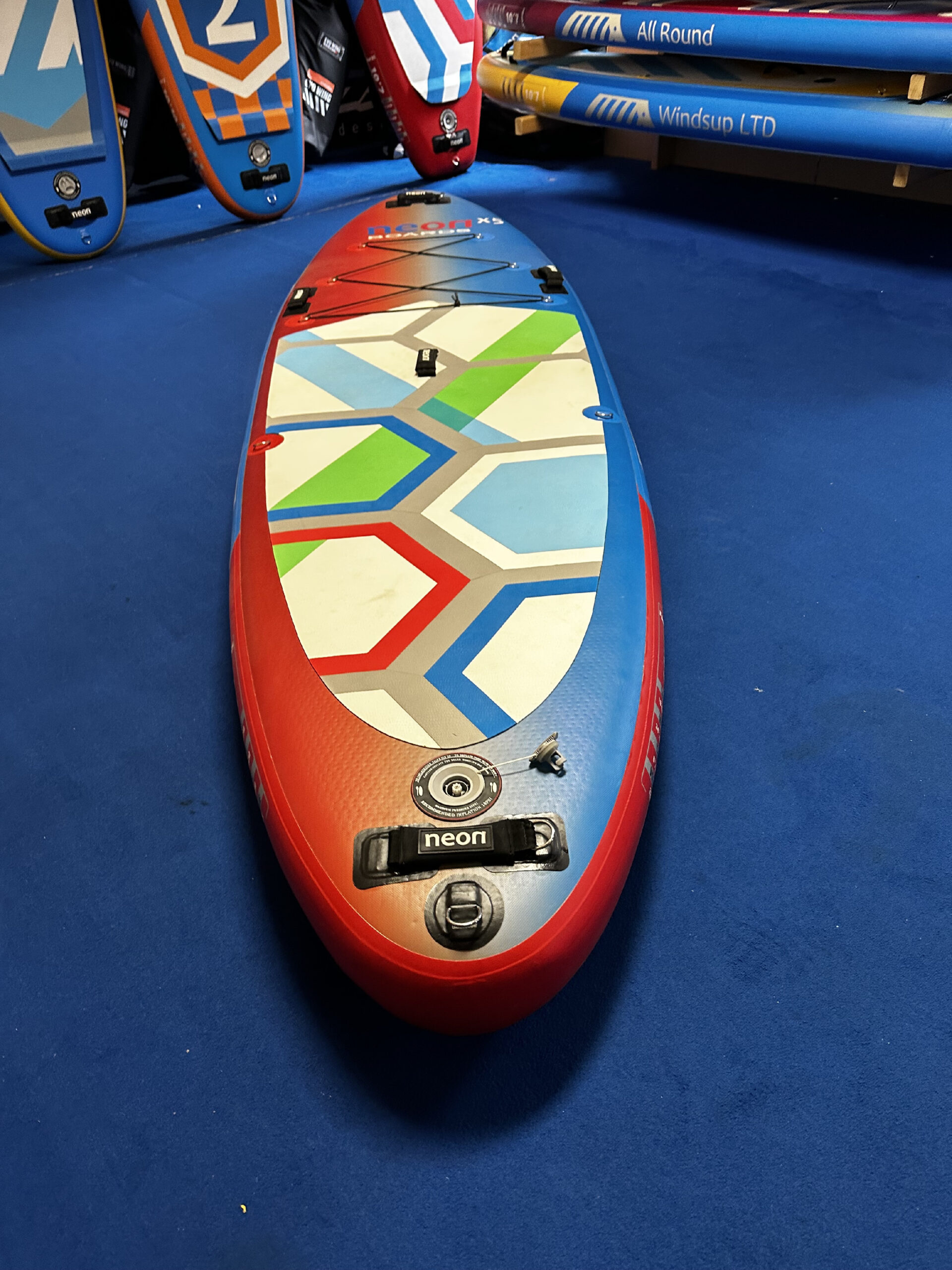 Použitý nafukovací paddleboard Neon X5 All Family 10’4″x34″x6″ - Obrázek 5