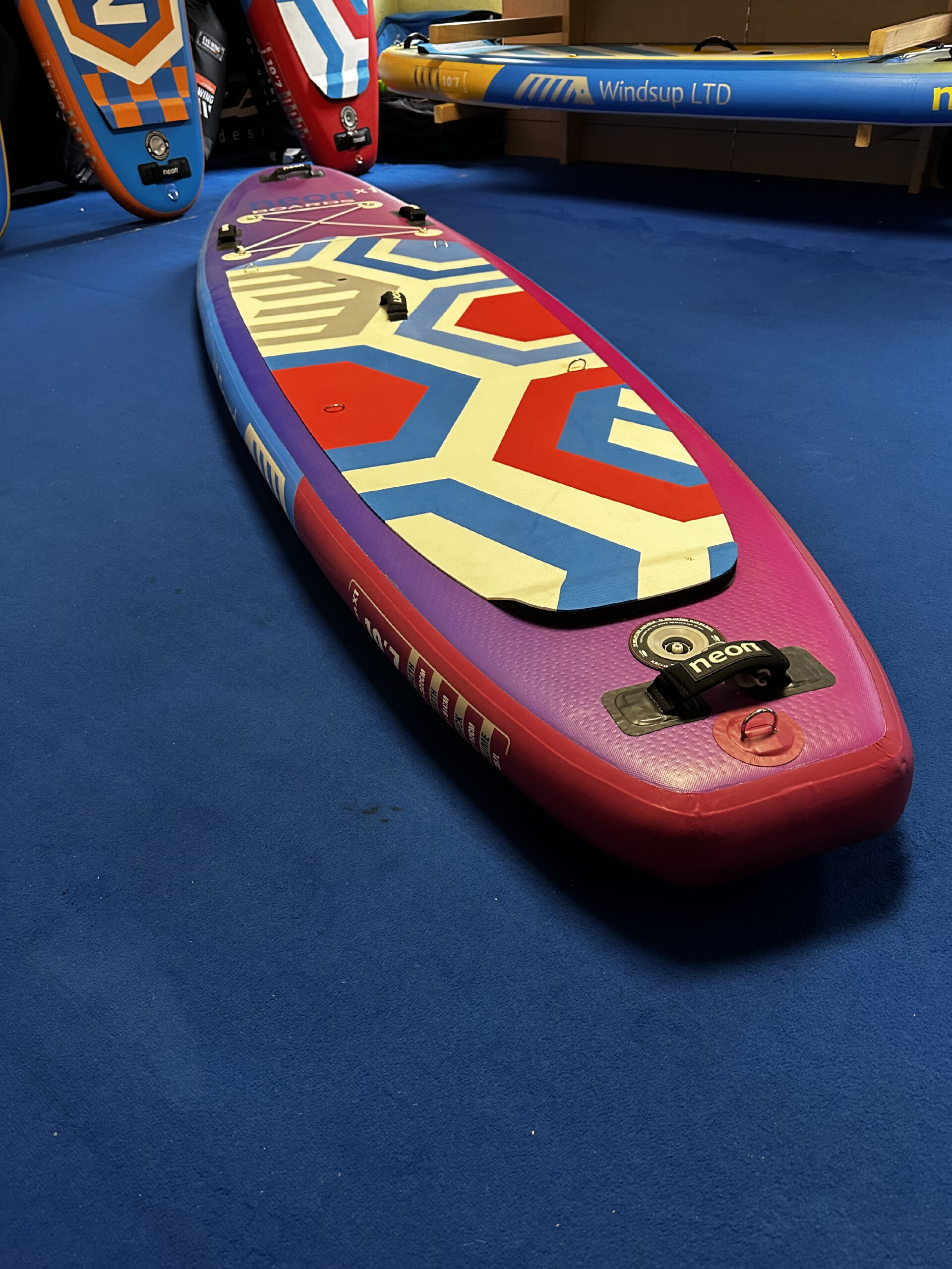 Vystavený nafukovací paddleboard Neon X1 - 10'7"x32"x5" jako novy - Obrázek 6