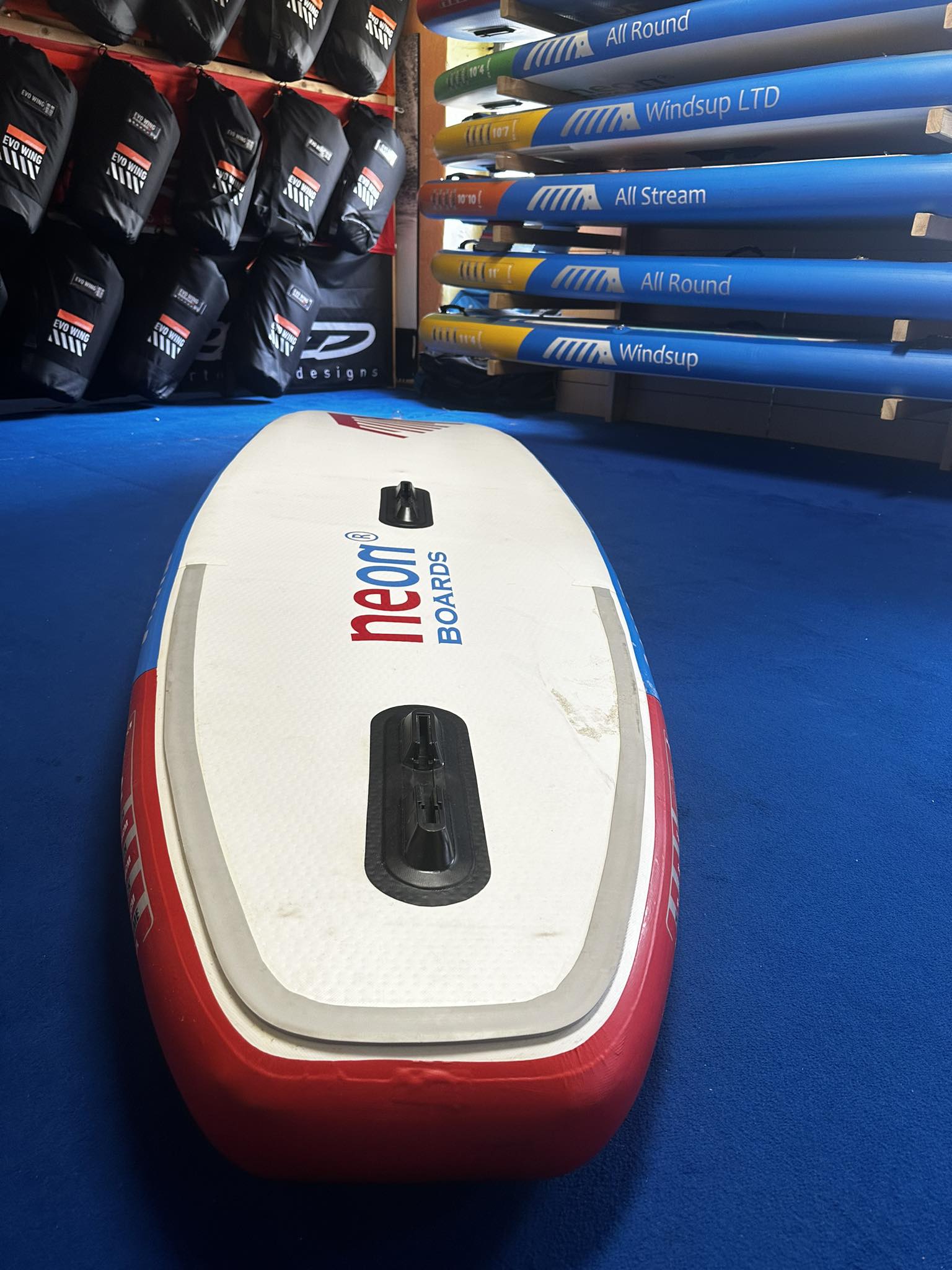 Použitý nafukovací paddleboard Neon X1 Windsup - 10'4"x34"x5" - Obrázek 4