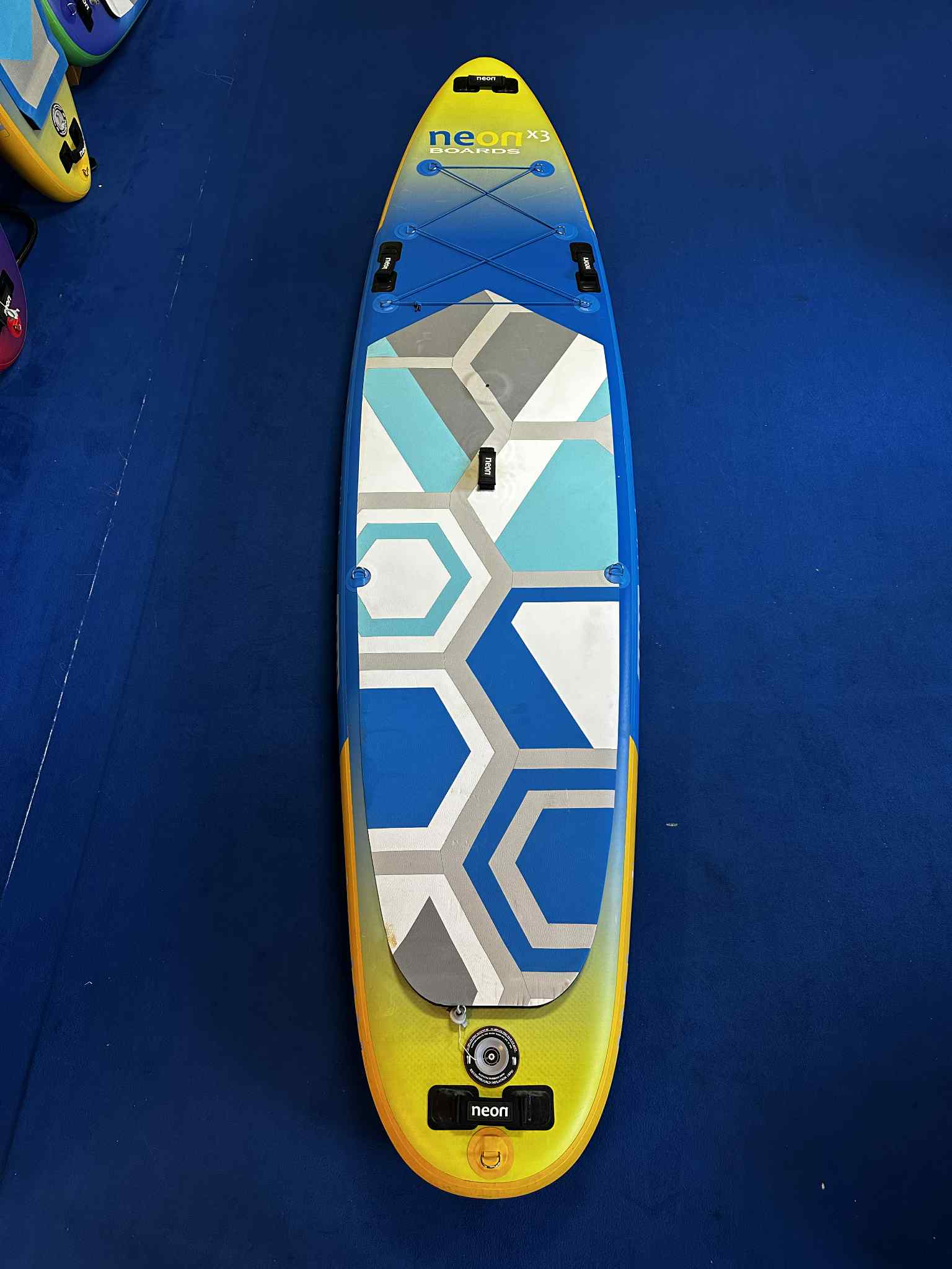 Použitý nafukovací paddleboard Neon X3 Windsup LTD 11’4"x32"x6"