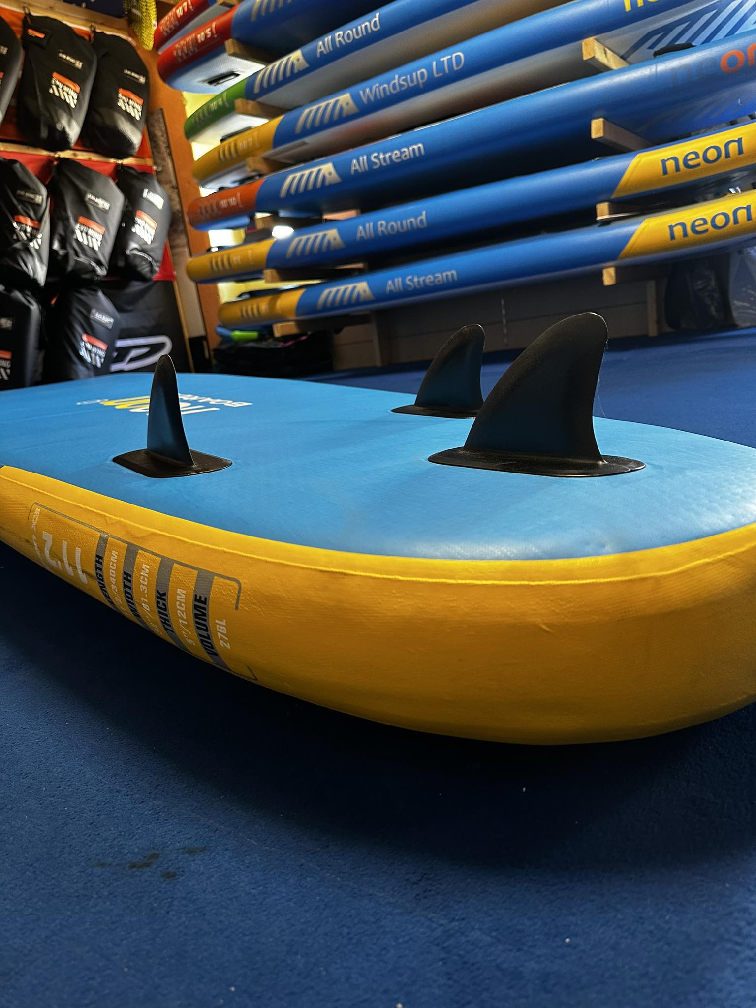 Použitý nafukovací paddleboard Neon X3 - 11'2"x32"x5" - Obrázek 2