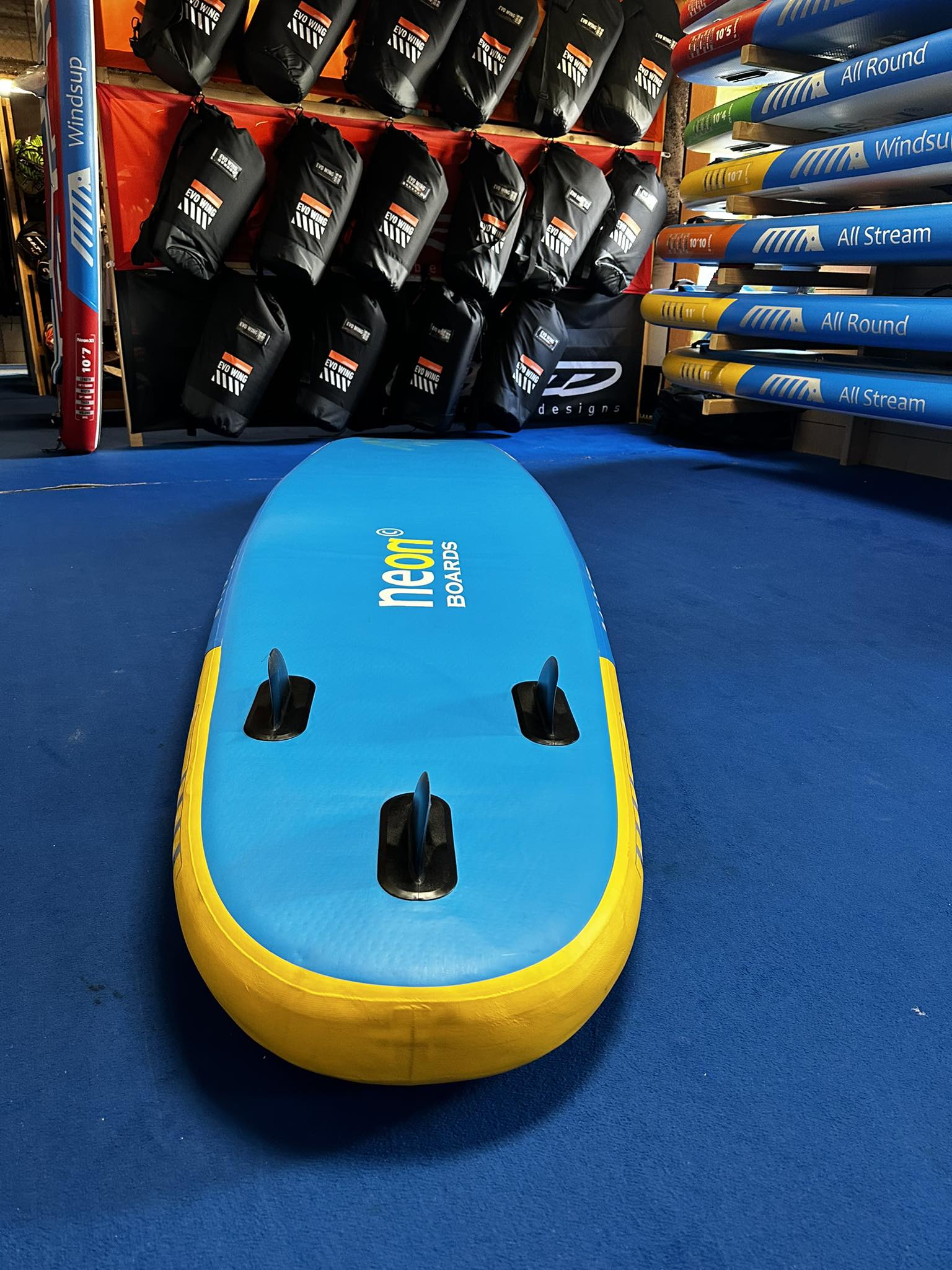 Použitý nafukovací paddleboard Neon X3 - 11'2"x32"x5" - Obrázek 4
