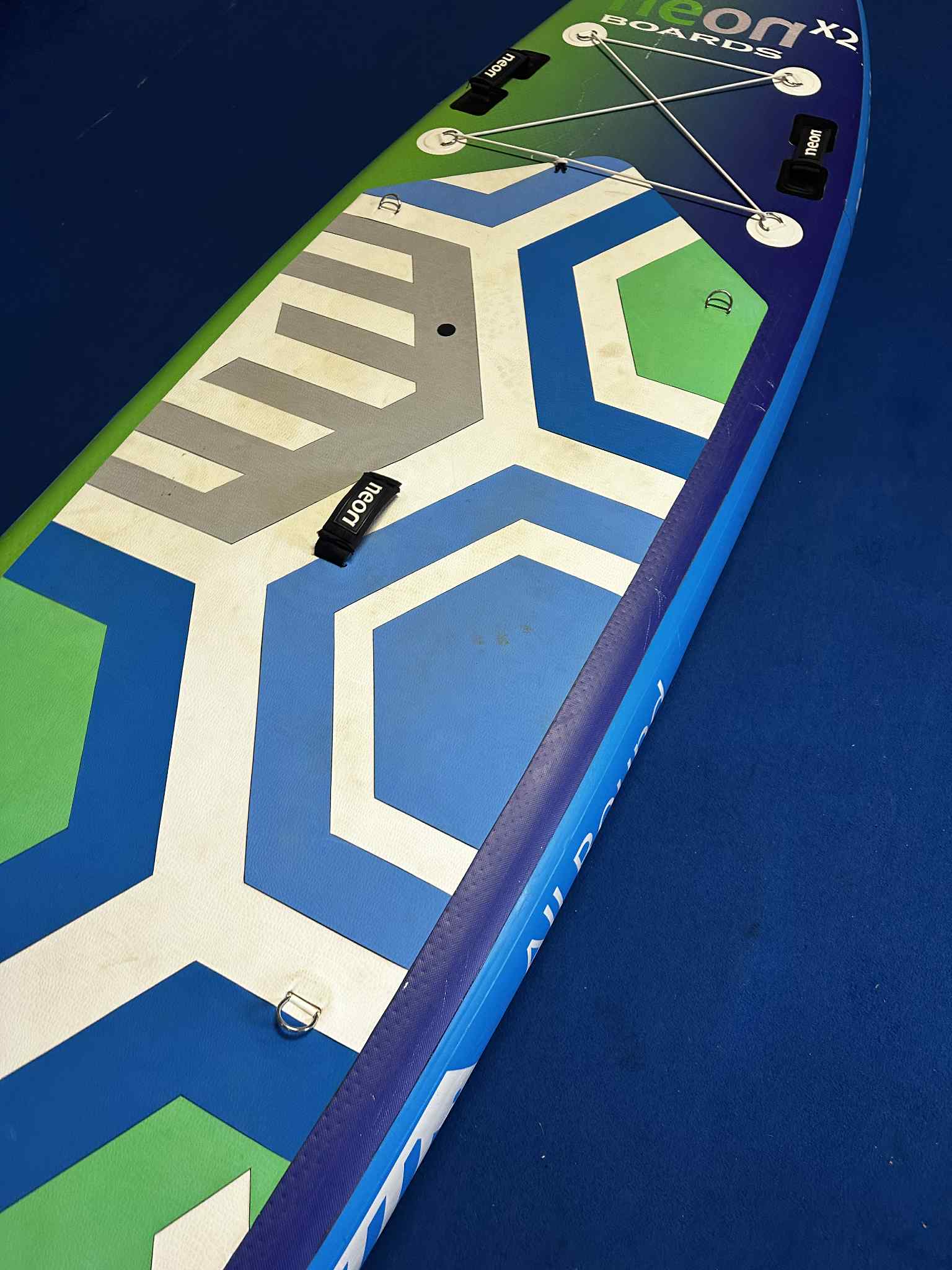 Použitý nafukovací paddleboard Neon X2 - 10'10"x32"x6" - Obrázek 3